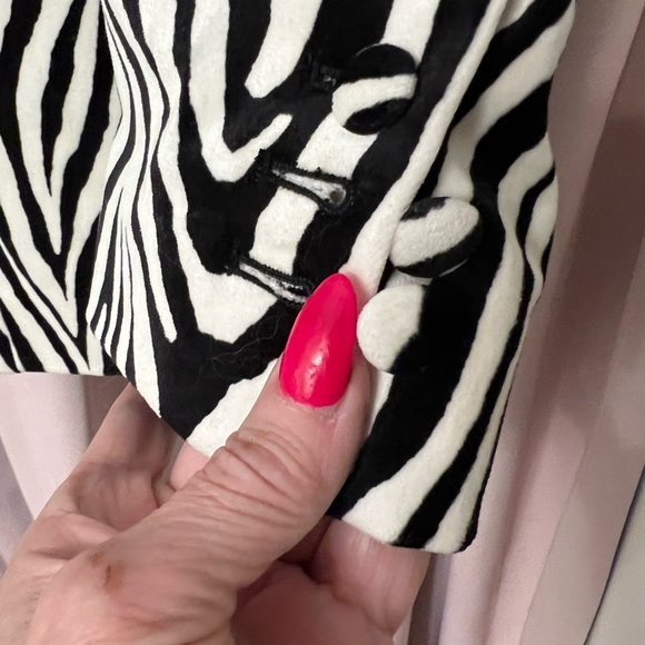 Frame Zebra Blazer fully lined. It’s new with no tags. Soft velvet feel. NWOT - Picture 2 of 3